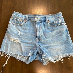 Levi’s light washed shorts. Size W29